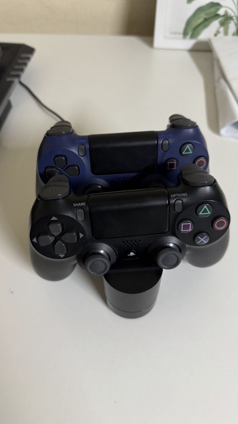 Play station 4 slim