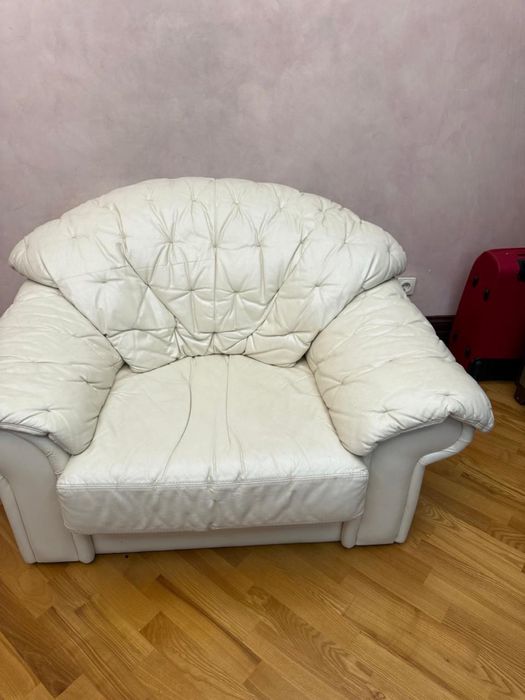 Продается кожаное кресло