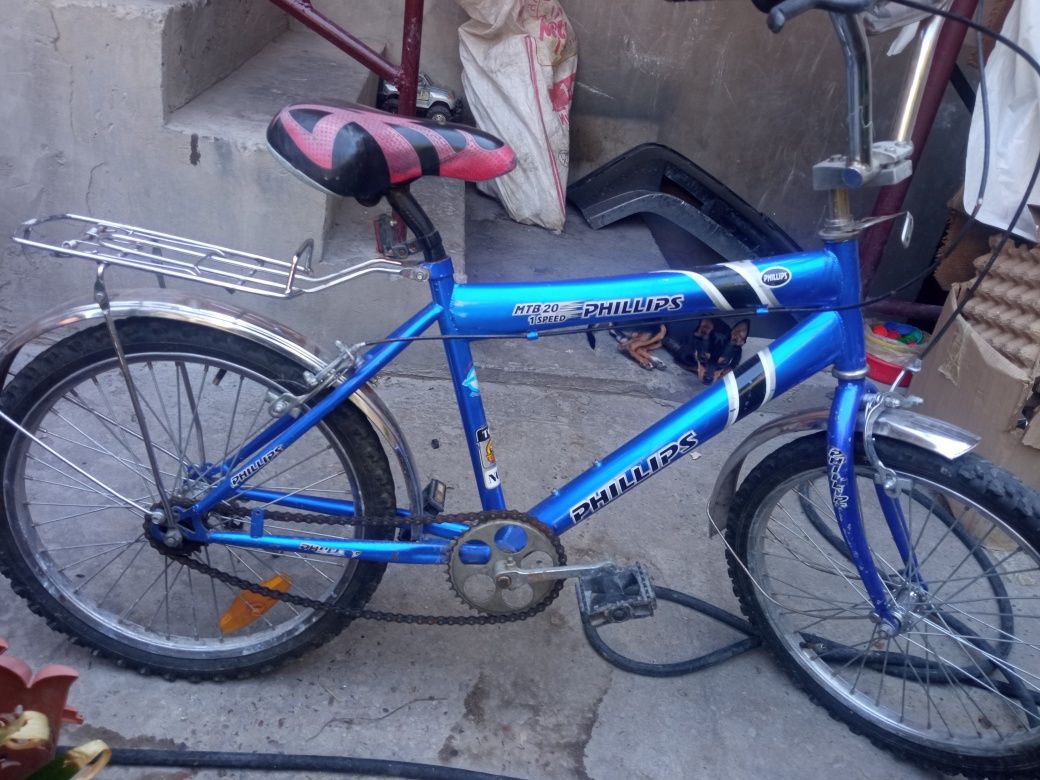 Велосипед синего цвета