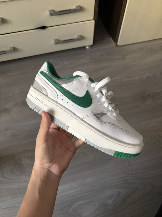 Nike verzi foarte buni.