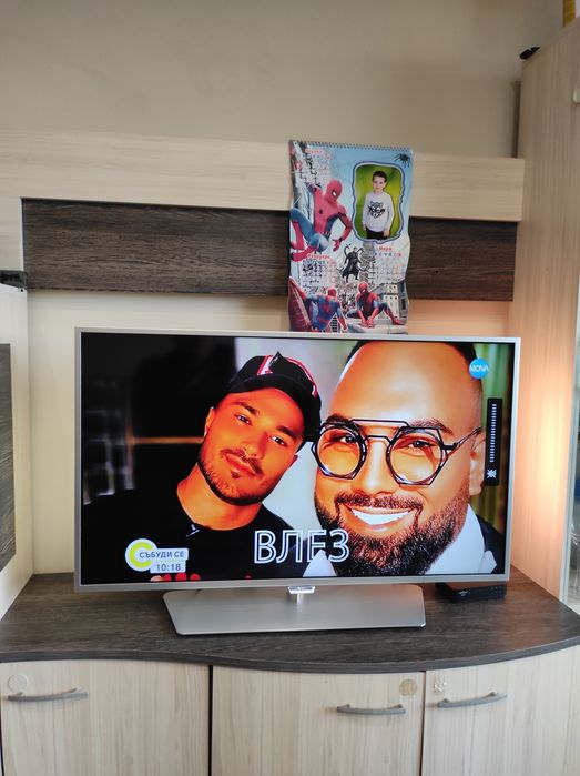 LED Телевизор PHILIPS 40 инча Ambilight