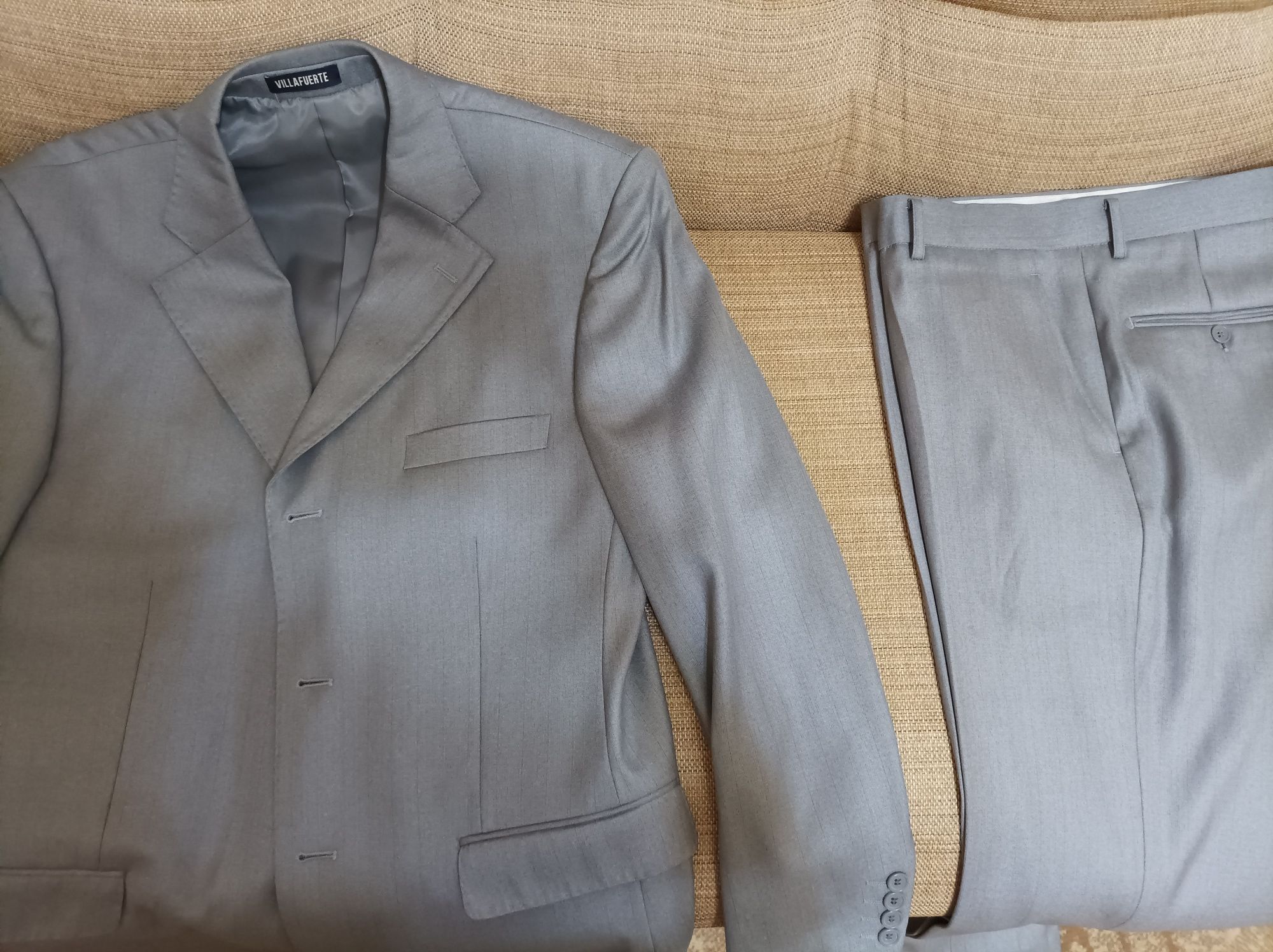 Продам костюм двойка: брюки и пиджак