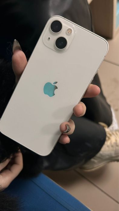 Продаю айфон 13 в белом цвете