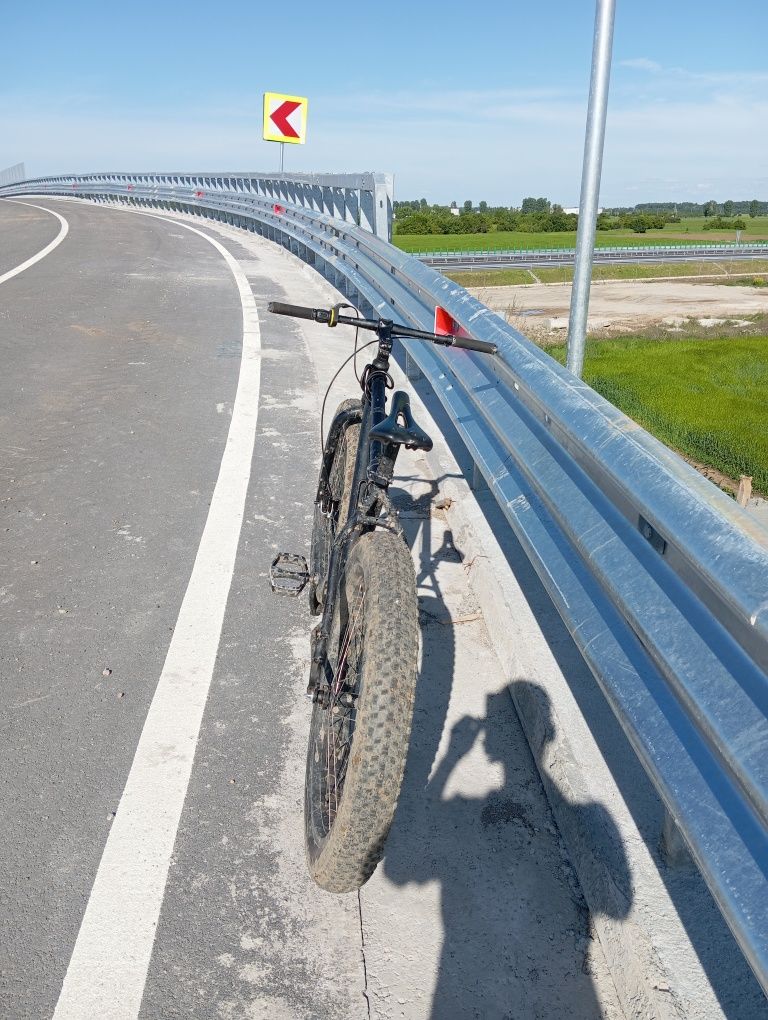 Vând bicicleta  făt bike