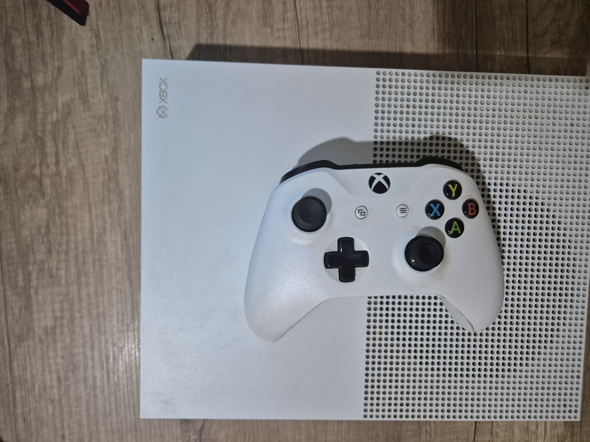 Vindem xbox one .