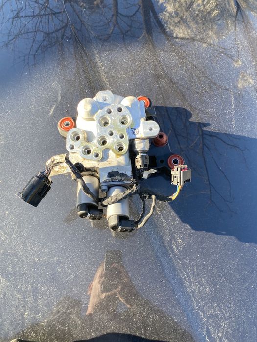 Bloc valve dynamic drive pompa suspensie BMW F07 F10 F11 F06 F01 F02