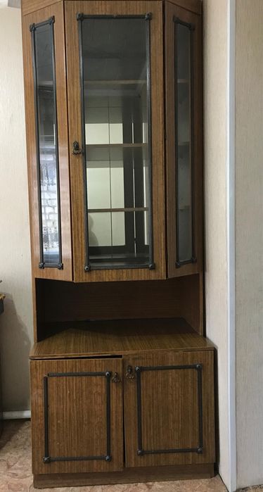 Шкаф с полками, в хорошем состоянии
