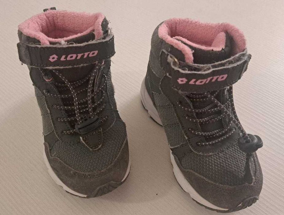 Ghete iarna LOTTO marime 25,IMPECABILE,zapada,impermeabile,aproape NOI