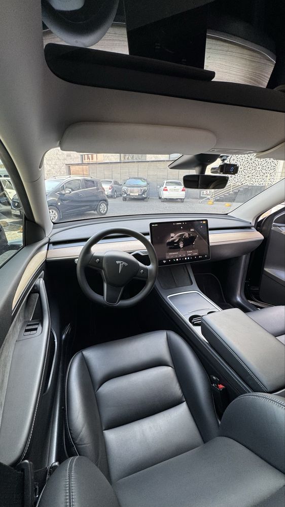 Прадаётся Tesla Modul Y Dual Motor