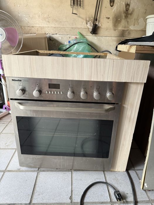 Кухненски комплект – шкаф, мивка и печка Miele Classic