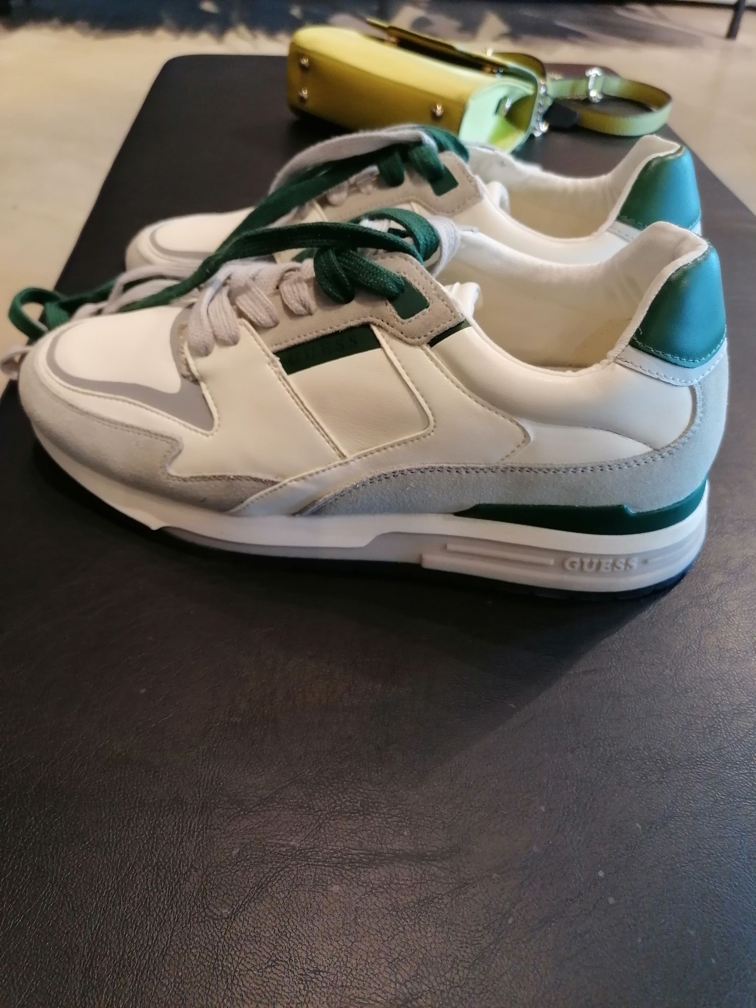 Adidași guess originali