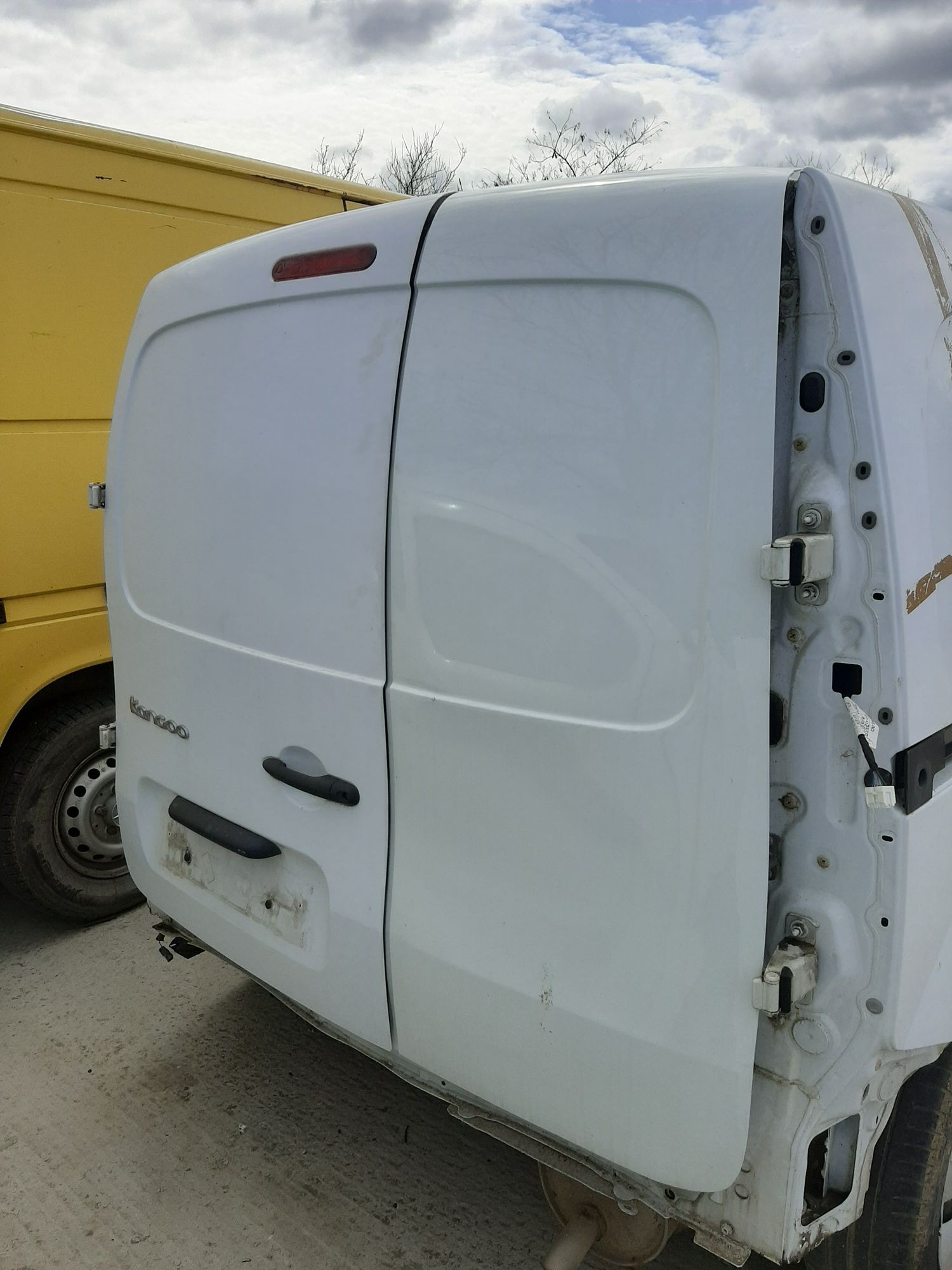 Dezmembrez piese renault kangoo(citan)bară spate,ușă spate,laterală,mo
