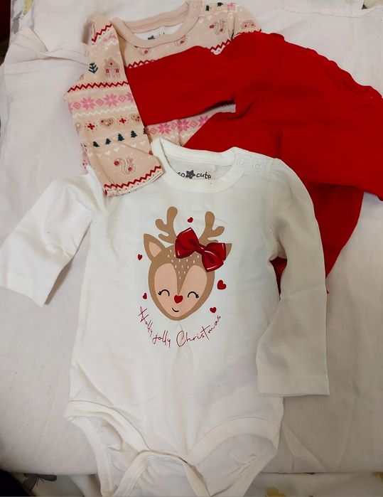 Букет с бебешки дрешки за момиче