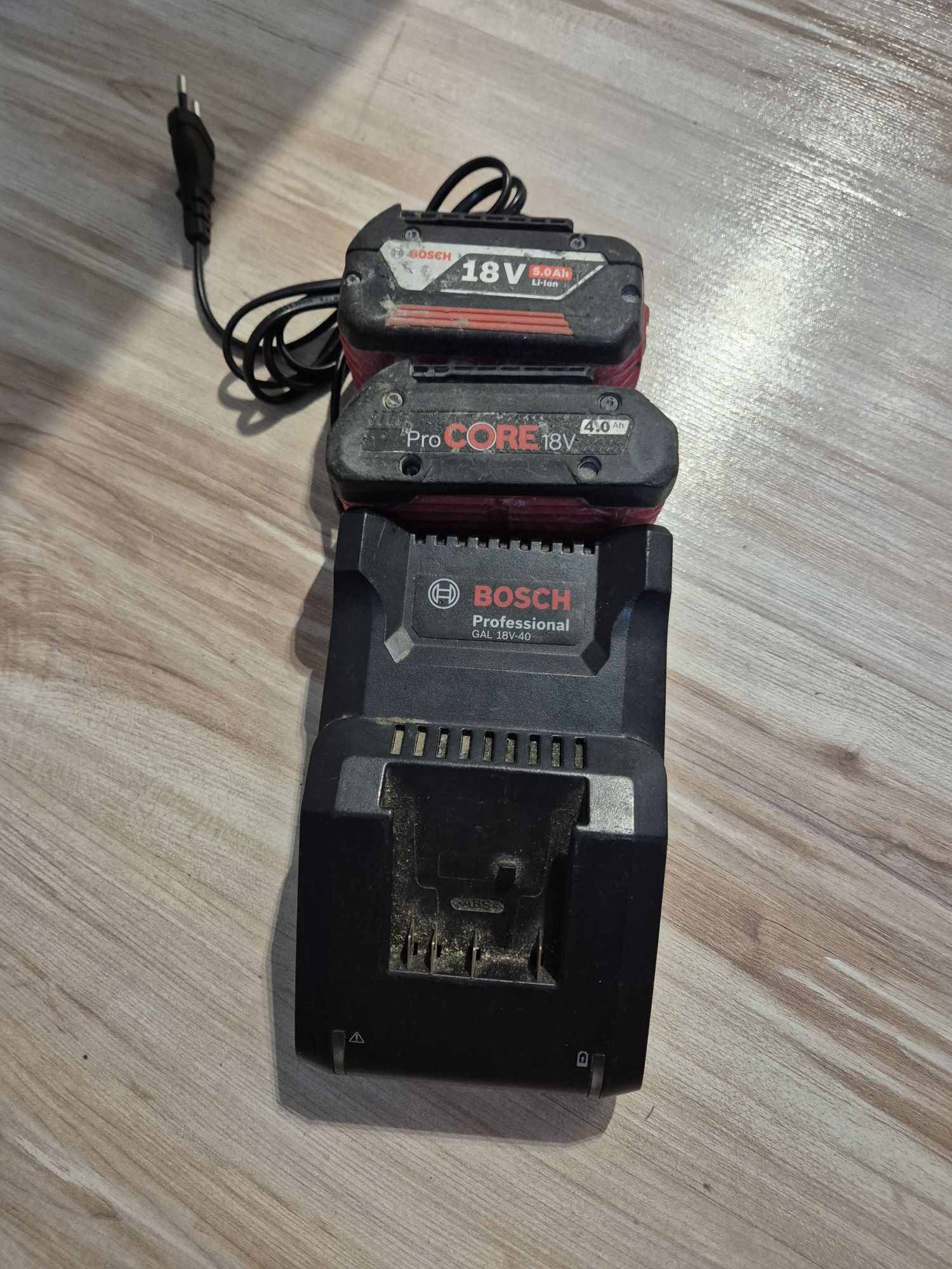 Set bosch 18v baterii+ incarcator