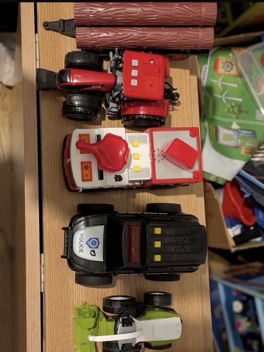 Vand jucarii , tot ce este in poza