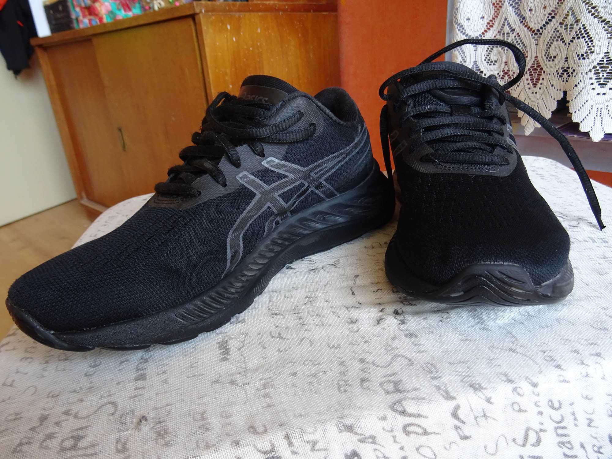 продавам дамски маратонки asics excite 9,номер 37