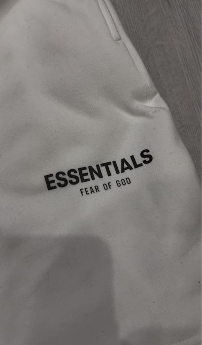 Essentials къси панталони