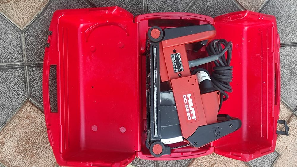 Mașina de făcut caneluri HILTI DC-SE 20 in stare excelenta