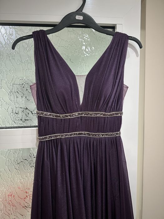 Официална рокля.