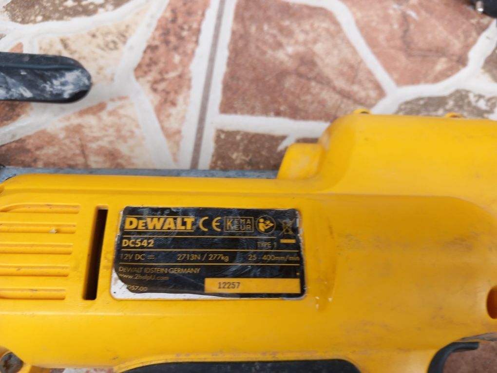 Pistoale de silicon de la Bosch și dewalt