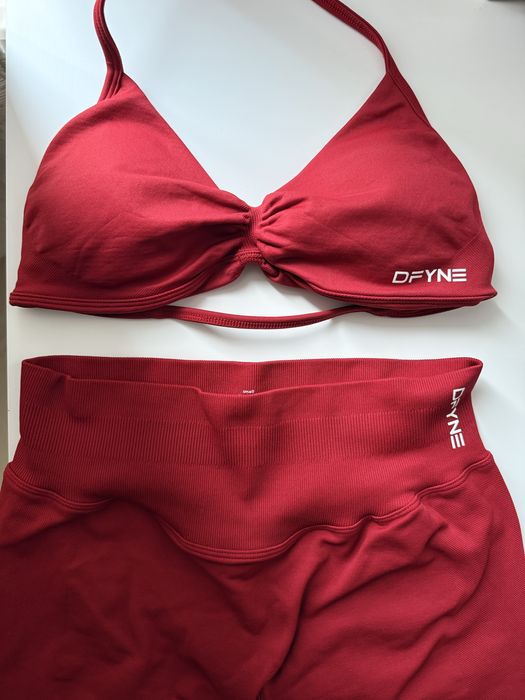 Set Dfyne bustiera si colanti scurti