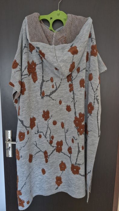 Poncho de dama tricotat