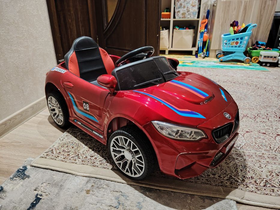 Продам машину на аккумуляторе