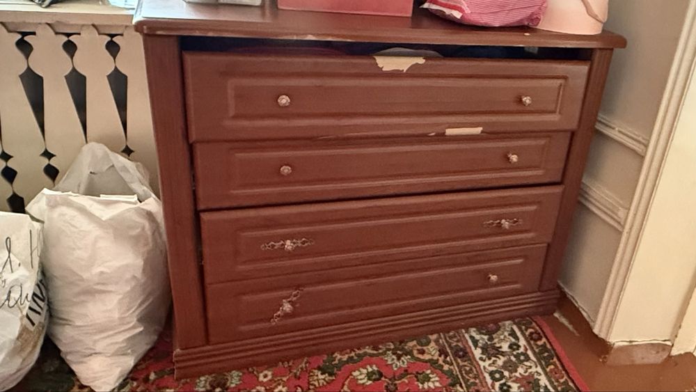 Продается б/у мебель для дома и магазина а также зераколо и жалюзи