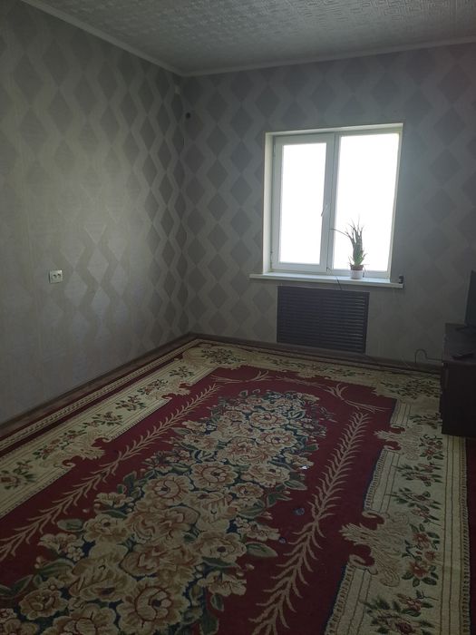 Uy sotiladi remonti yaxwi 1-xona 2-xona qilingan derazalari akfadan xa