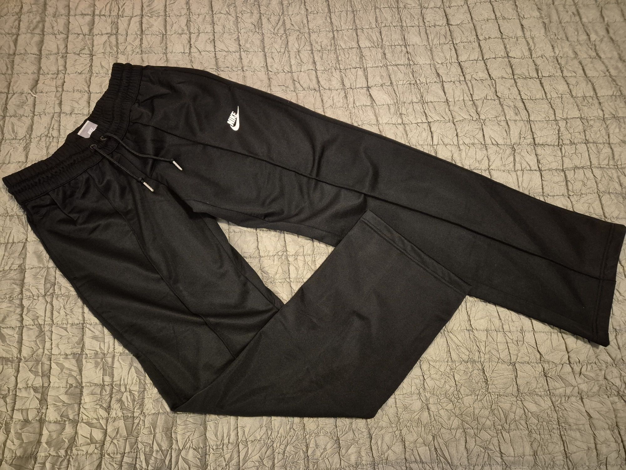 НОВО Долнище Nike - S