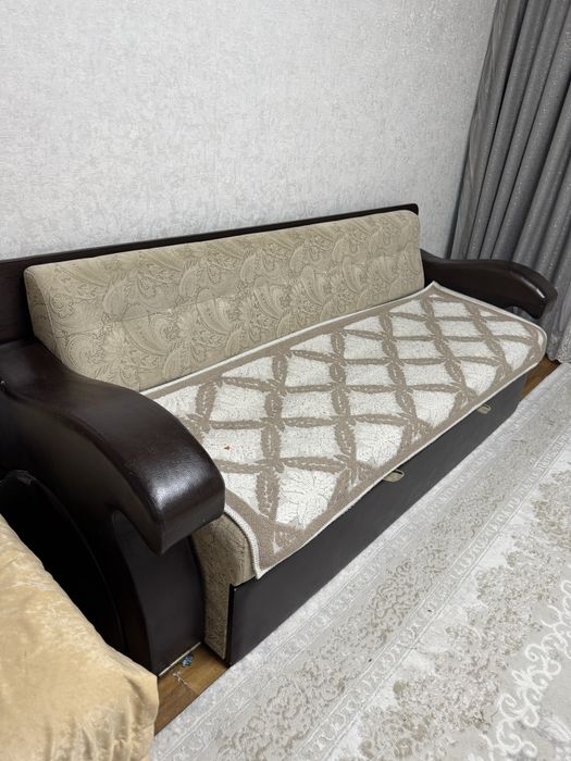 Диван трансформер со встроенным столом