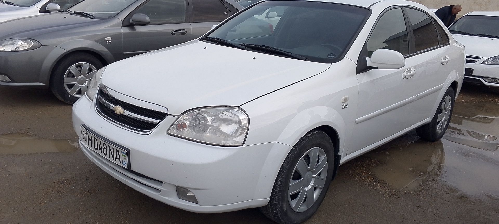 Lacetti 1.8 sotiladi