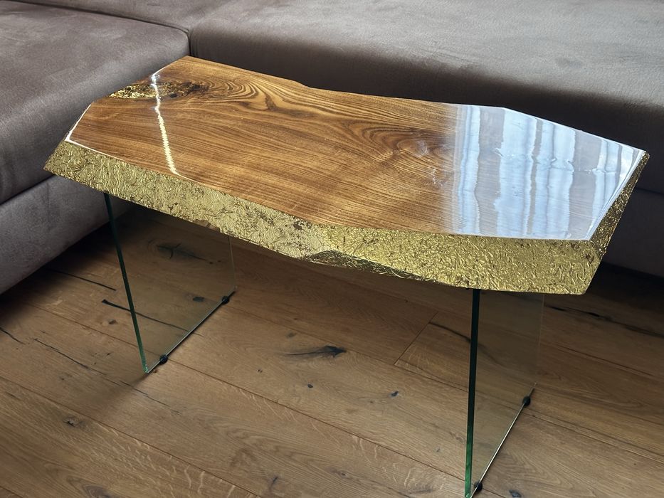 Холна дизайнерска маса от масив сефора златни мотиви