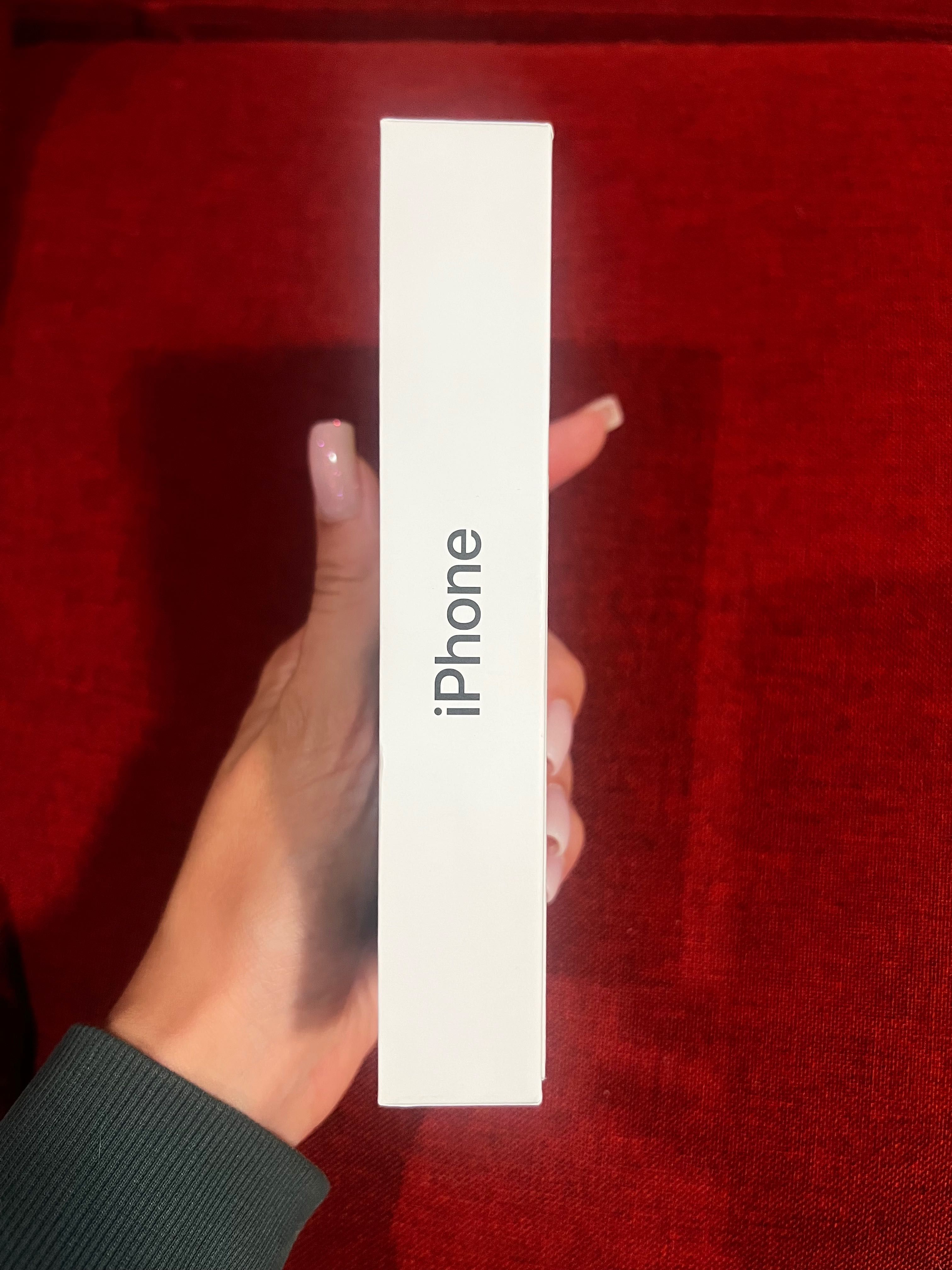 Iphone SE 64GB black + два безплатни калъфа