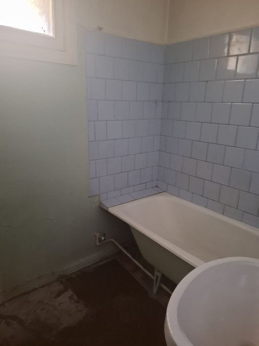 Продаю квартиру Яшнабадский р-он Авиасозлар-1 77-сер 3-ком 1-этаж 4-эт