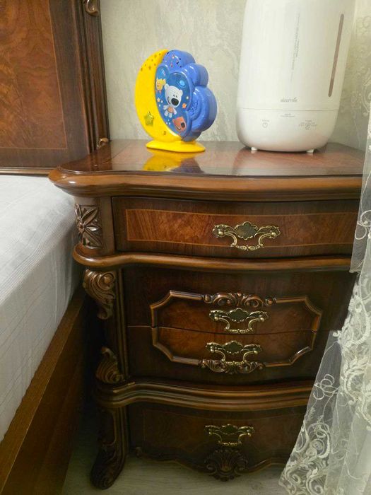 Продаю спальный гарнитур