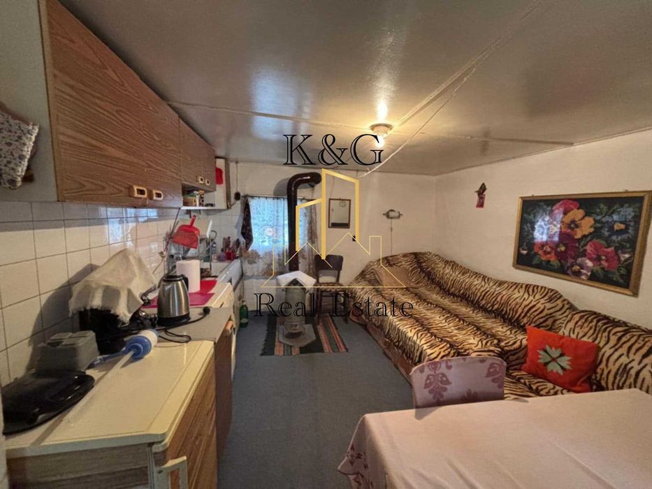 Едноетажна къща в гр. Завет