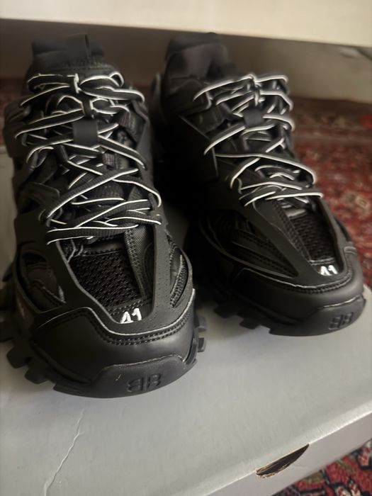 vand balenciaga track led