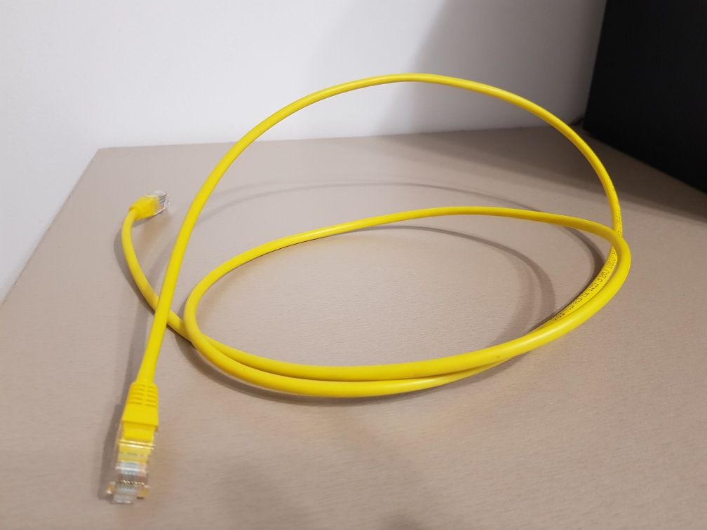 Cabluri retea CAT5E (diferite lungimi si culori)
