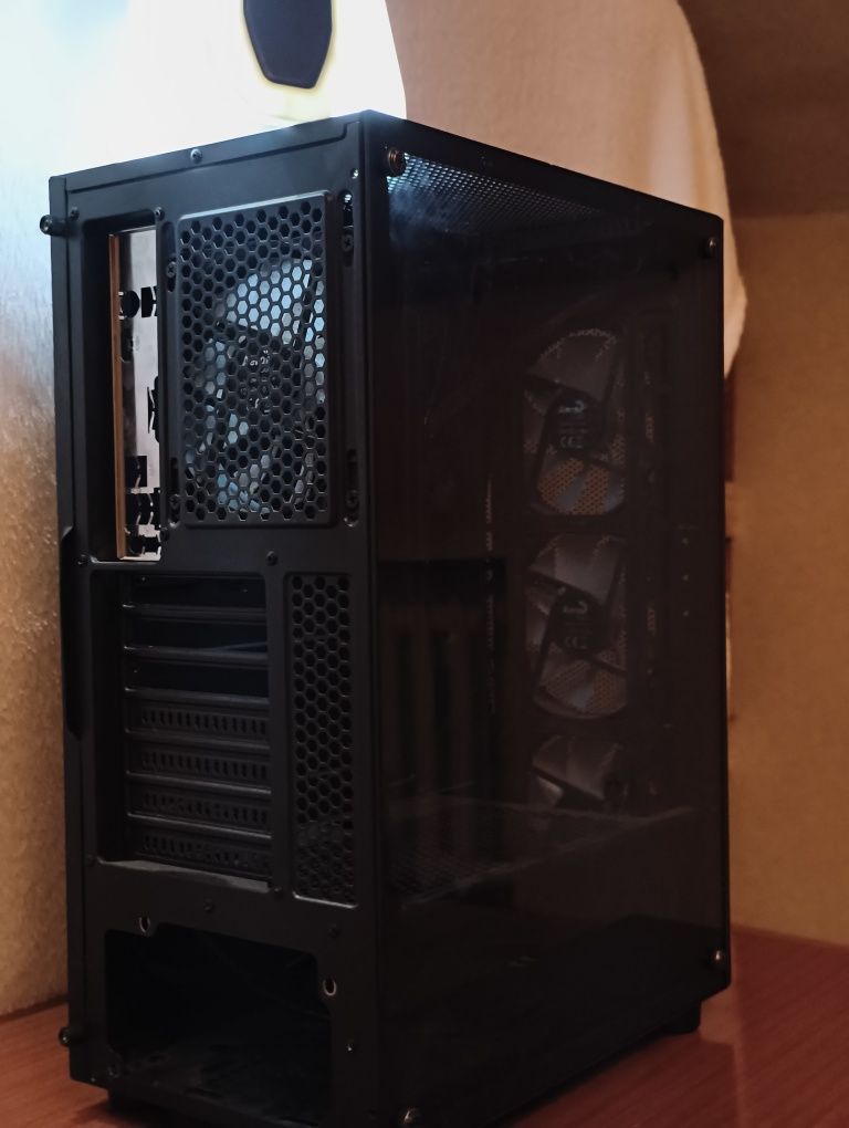 Корпус aerocool falcon