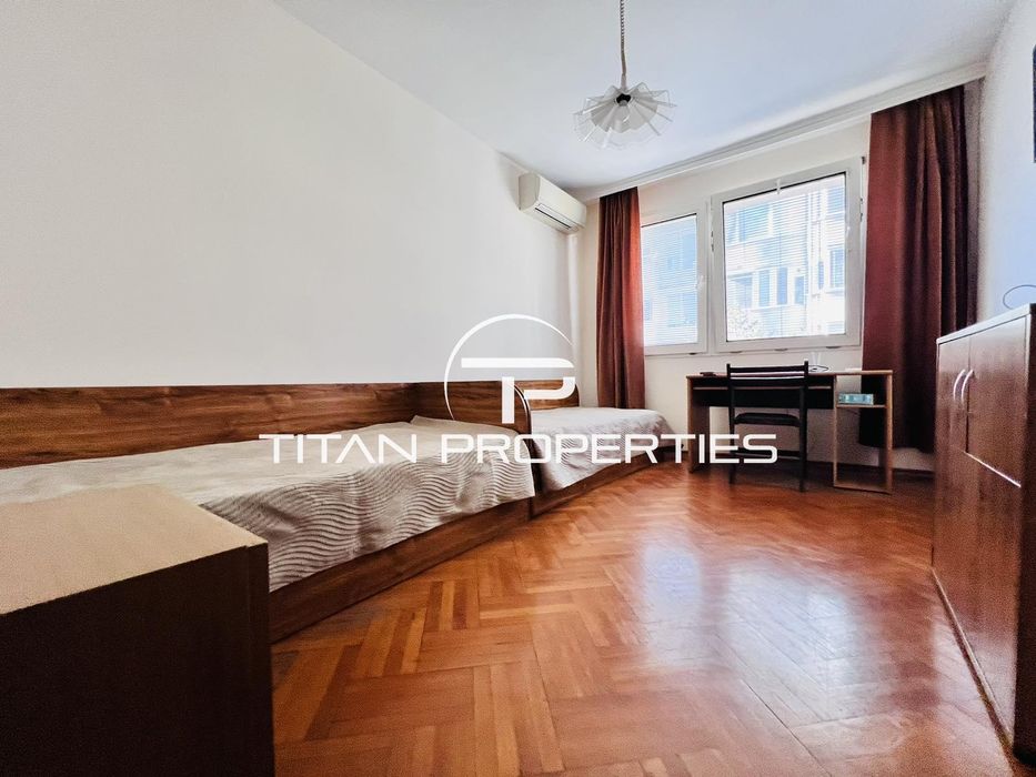 Тристаен апартамент в ж.к Възраждане.