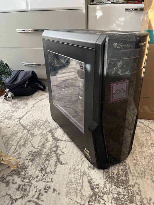 Кутия за настолен компютър