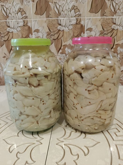 Продам грузди 2 л банки