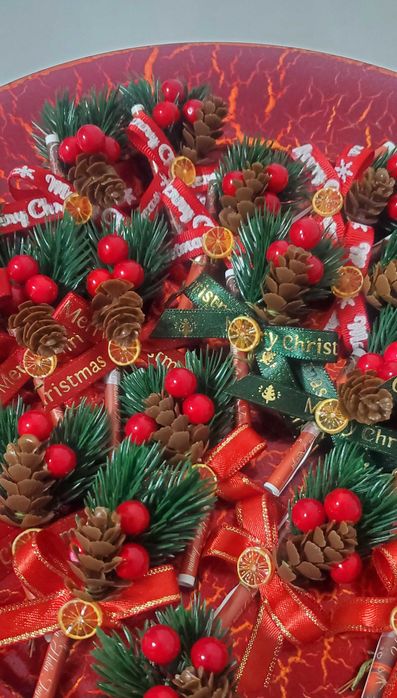 Коледни гривни, магнитчета, късмети, книгоразделители