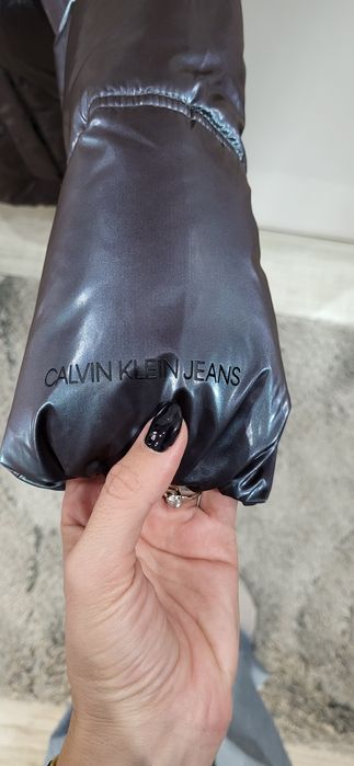 Дамско зимно яке Calvin Klein Jeans