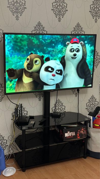 Большой телевизор в хорошем состояний