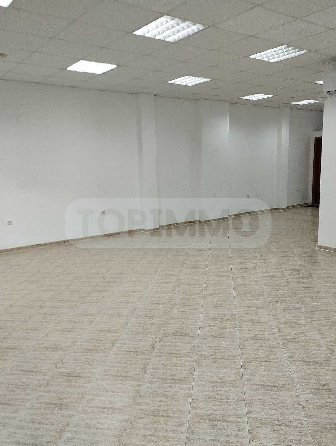 Под наем търговско помещение в кв. Левски
