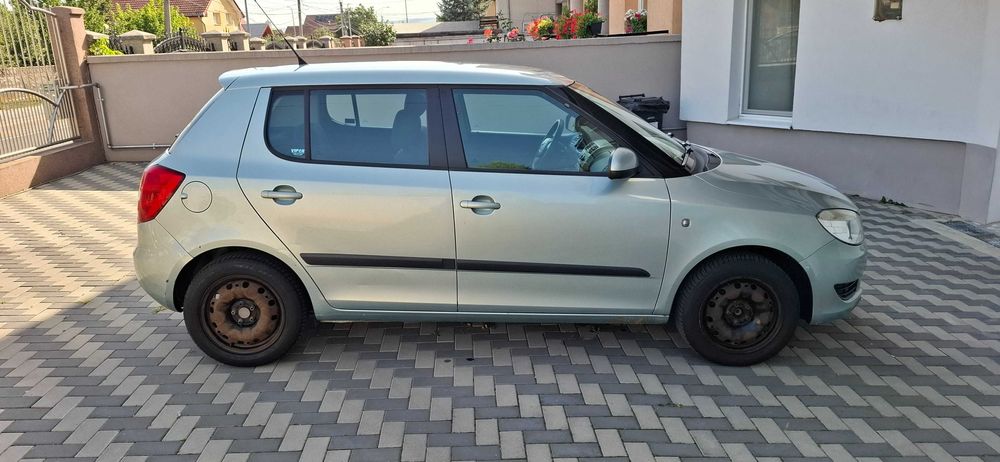 Vand Skoda Fabia 2, benzina, an 2011 246k km