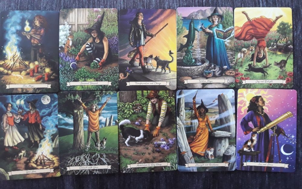 Таро: Everyday Witch Tarot & Oracle & Angels and Ancestors Oracle