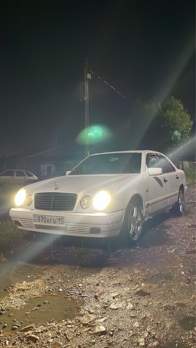 Mercedes Benz e230
